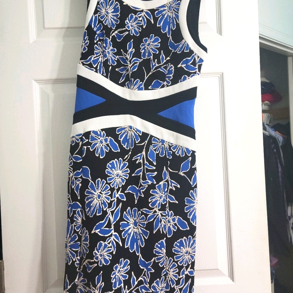 Blue Black and White size 6 dres